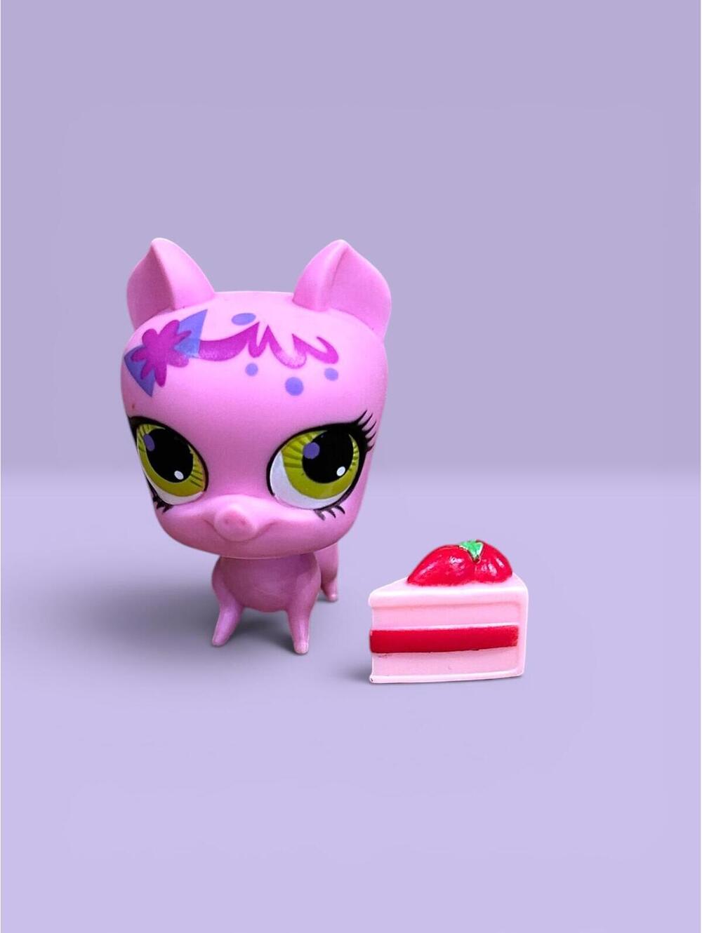 Littlest Pet Shop LPS Pig #3056 with Cake Accessory